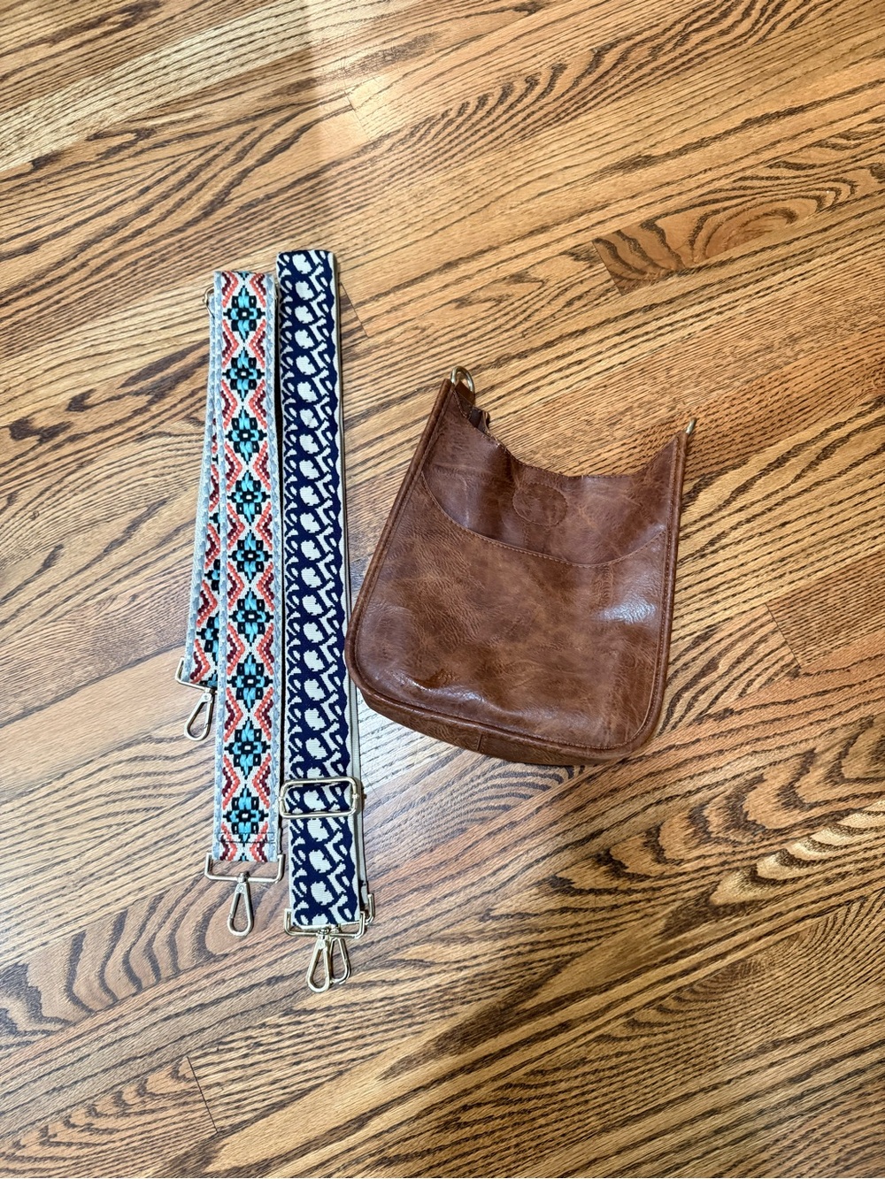 Absorbed vegan Leather Crossbody Bag with Removable Woven Straps